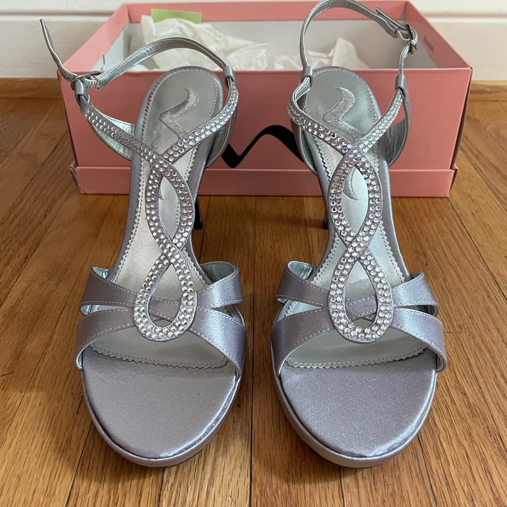 Nina Silver Heels Size 8.5 Brand New